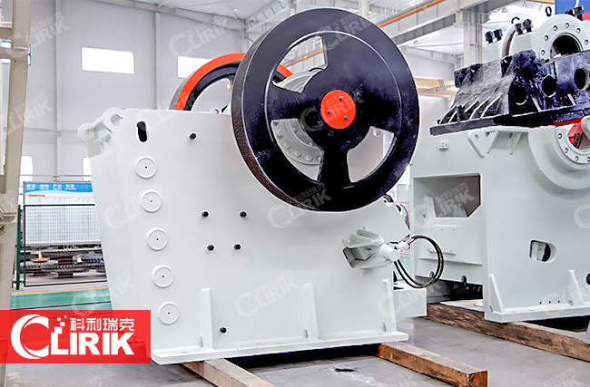 一臺小型碎石機的成本大概是多少？